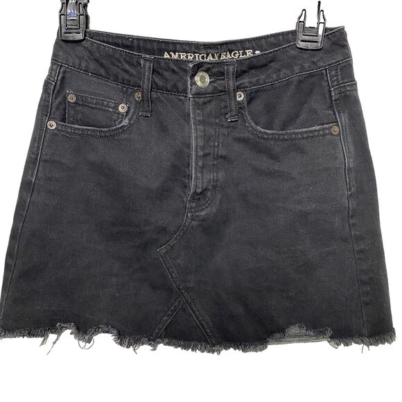 AMERICAN EAGLE Mini Skirt Button Fly Raw Hem Denim 5-Pocket Womens 0 Black - Picture 1 of 10